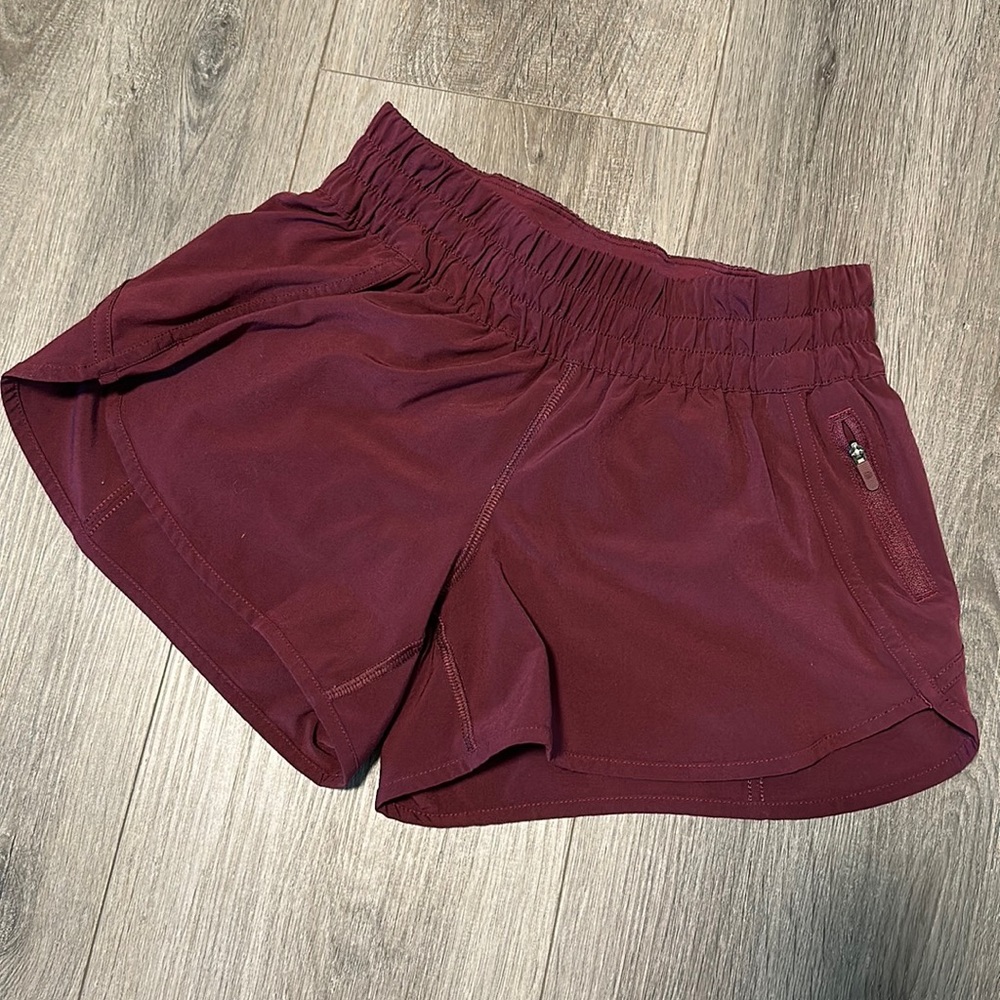 Lululemon - Track That Short - Size 6